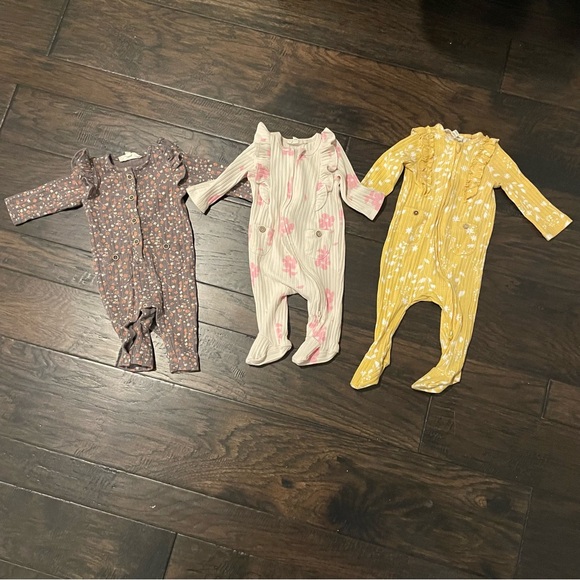 Jessica Simpson baby bundle - Picture 5 of 6